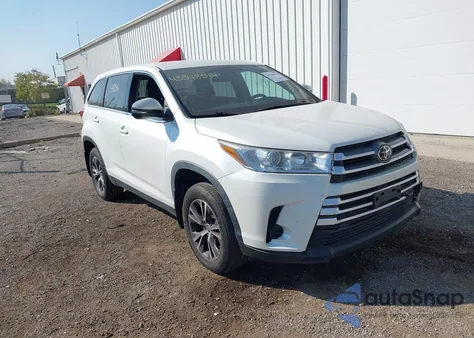 2019 Toyota Highlander Le z USA, uszkodzony, nr VIN 5TDBZRFH0KS711147